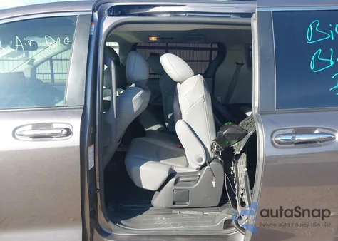 2022 Toyota Sienna Xle z USA, uszkodzony, nr VIN 5TDYRKEC5NS099135